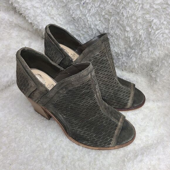 Vince Camuto Karini Peep toe bootie perforated 10M‎ - Picture 3 of 8